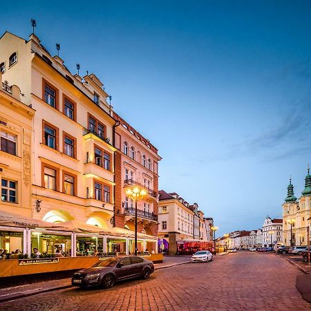 Modern Family Apt. With Central Square Entrance Apartment Hradec Králové Exterior foto