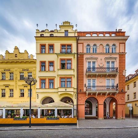 Modern Family Apt. With Central Square Entrance Apartment Hradec Králové Exterior foto