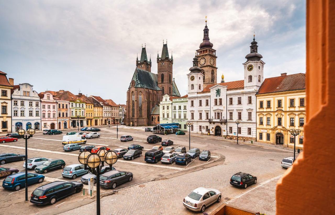 Modern Family Apt. With Central Square Entrance Apartment Hradec Králové Exterior foto