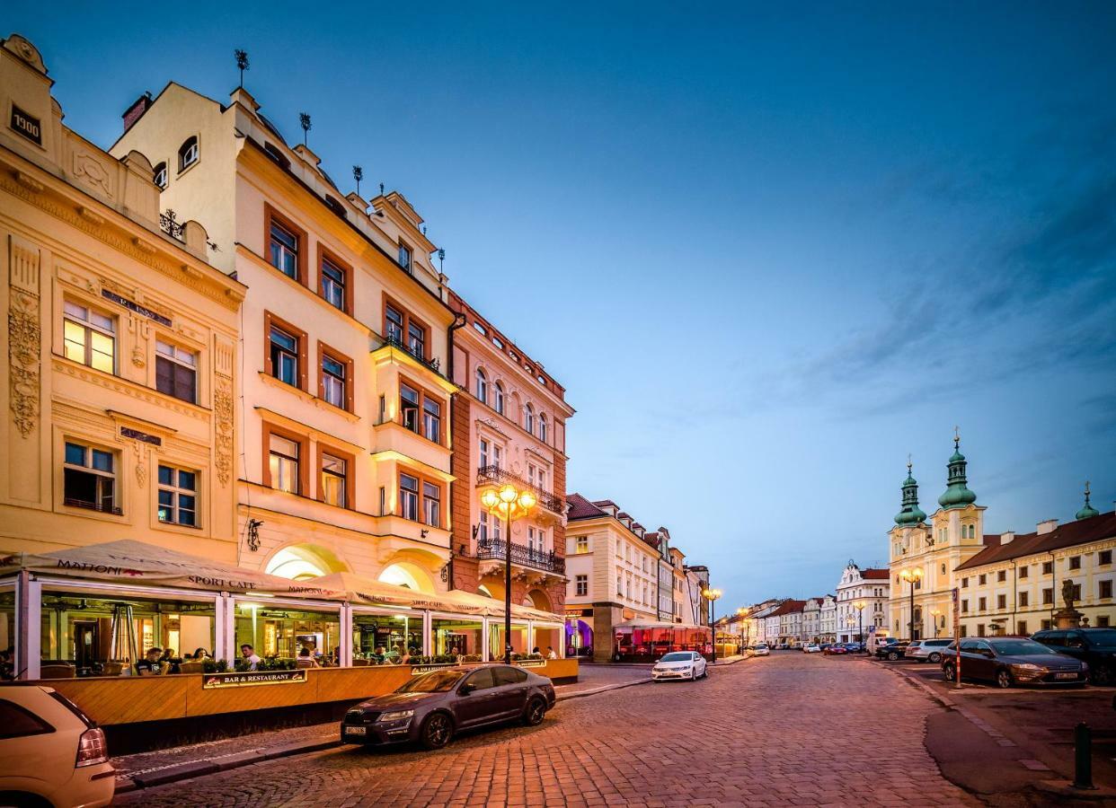 Modern Family Apt. With Central Square Entrance Apartment Hradec Králové Exterior foto