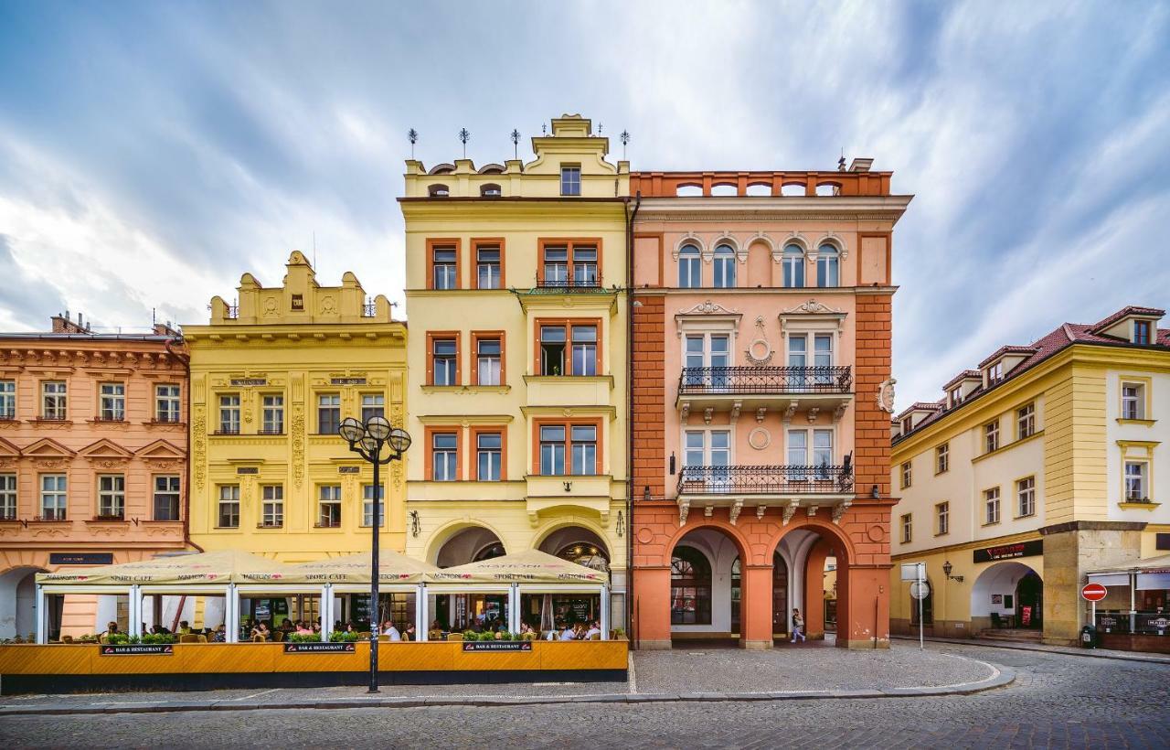 Modern Family Apt. With Central Square Entrance Apartment Hradec Králové Exterior foto